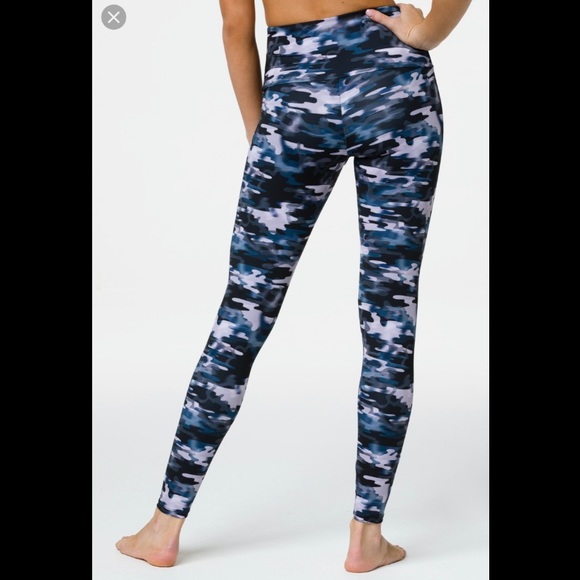 High Rise Legging - Stormy Camo Color - Onzie - Picture 3 of 3